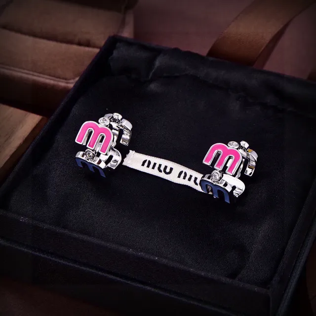 Miu Miu Logo Charm Boucles d'Oreilles Émail Rose Cristal 2