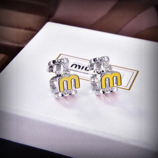 Miu Miu Logo Charm Boucles d'Oreilles Émail Rose Cristal 3