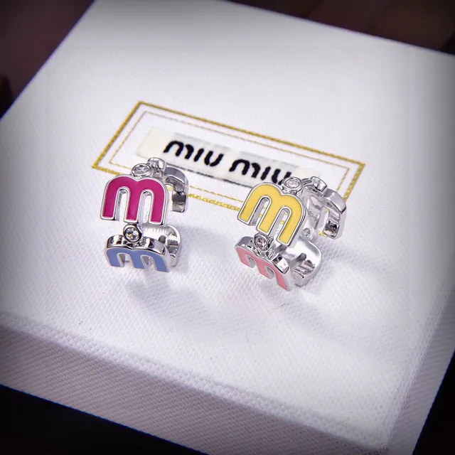 Miu Miu Logo Charm Boucles d'Oreilles Émail Rose Cristal 8