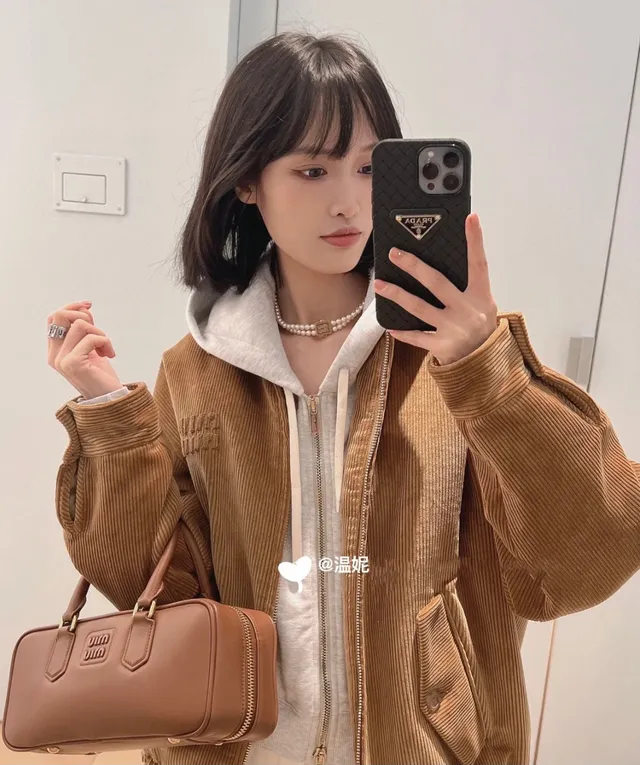 Miu Miu Logo Collier de Perles Or Blanc Double Chaîne 3