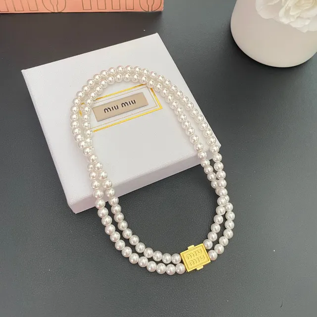 Miu Miu Logo Collier de Perles Or Blanc Double Chaîne 9