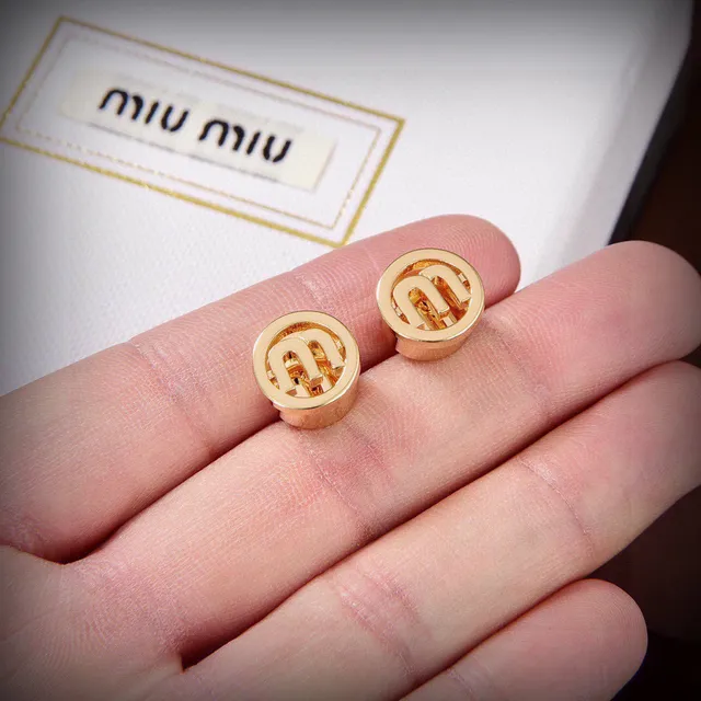 Miu Miu Brincos Stud Monogramados Dourados Brancos Circulares 4