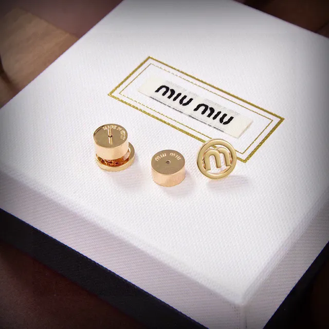 Miu Miu Brincos Stud Monogramados Dourados Brancos Circulares 5