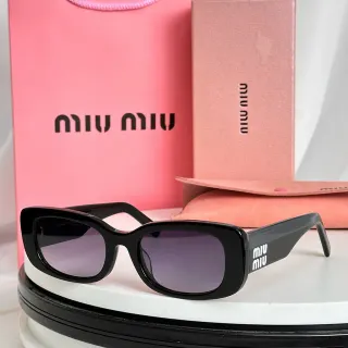 Miu Miu نظارات شمسية مستطيلة عدسة متدرجة