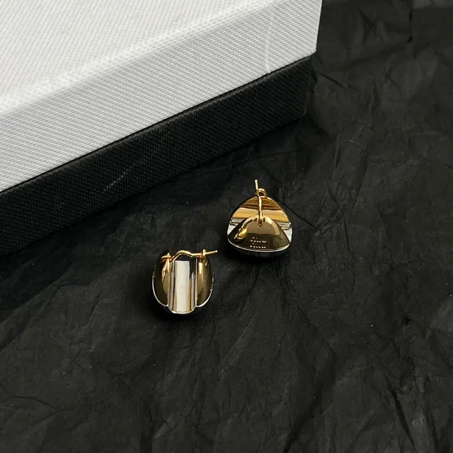 Miu Miu Brincos de gota de lágrima de dos tonos metálicos de tachinha 3