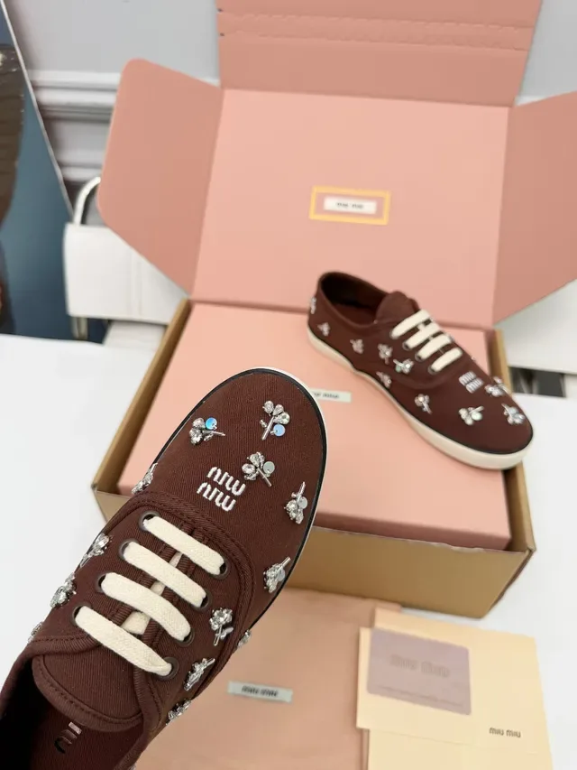 Miu Miu Wander Marron Beige Toile Supérieure Embellissements Floraux de Cristal Sneakers Lifestyle 2