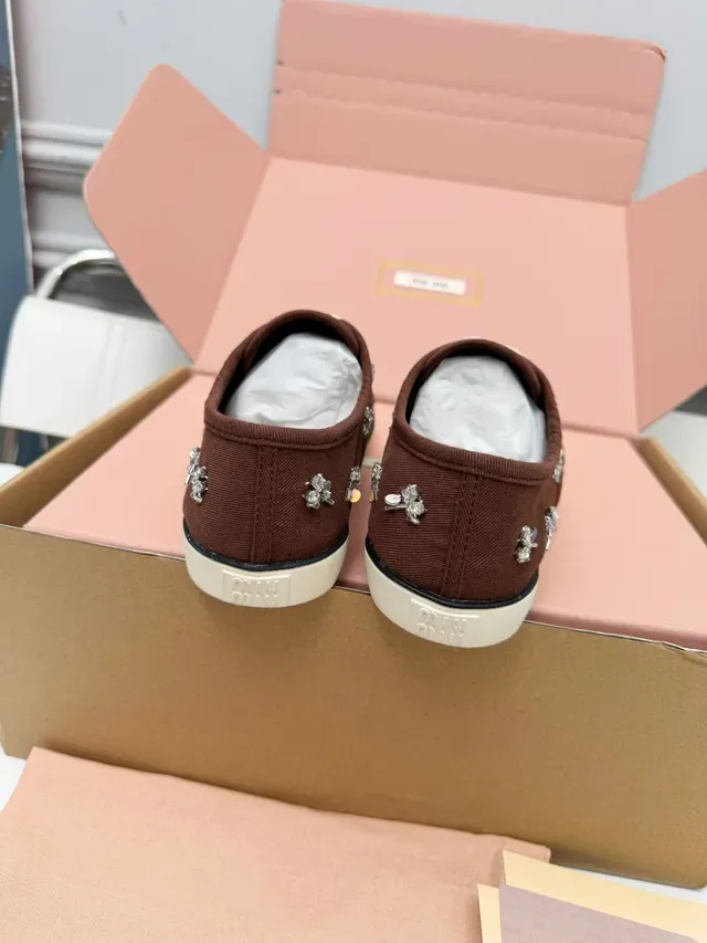 Miu Miu Wander Marron Beige Toile Supérieure Embellissements Floraux de Cristal Sneakers Lifestyle 3