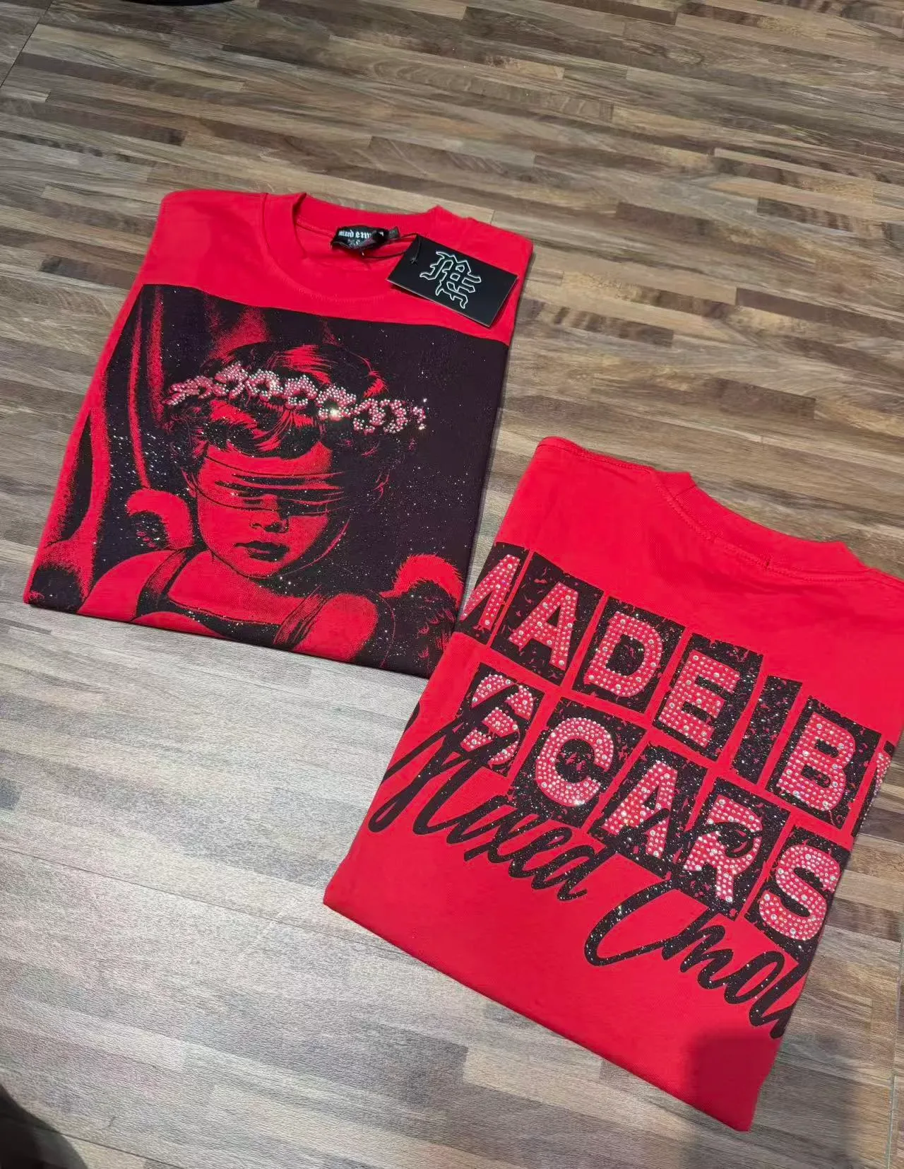 Camiseta vermelha com estampa gráfica Mixed Emotion XIX 2