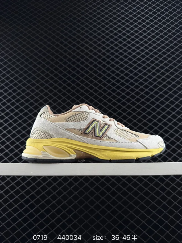 New Balance 2002R Beige et Jaune Sneakers à semelle épaisse 7