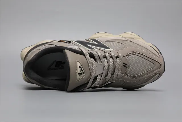 New Balance 9060 Beige et Noir Sneakers Lifestyle 7