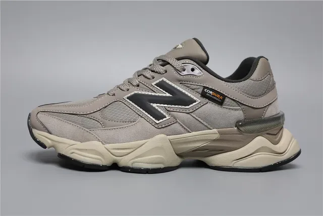 New Balance 9060 Beige et Noir Sneakers Lifestyle 9