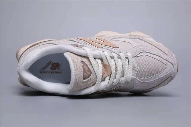 New Balance 9060 Chaussures Lifestyle Beige et Rose 7