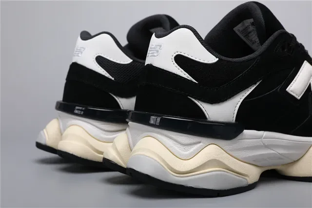 New Balance 9060 Noir Blanc Crème Lifestyle Sneakers 2