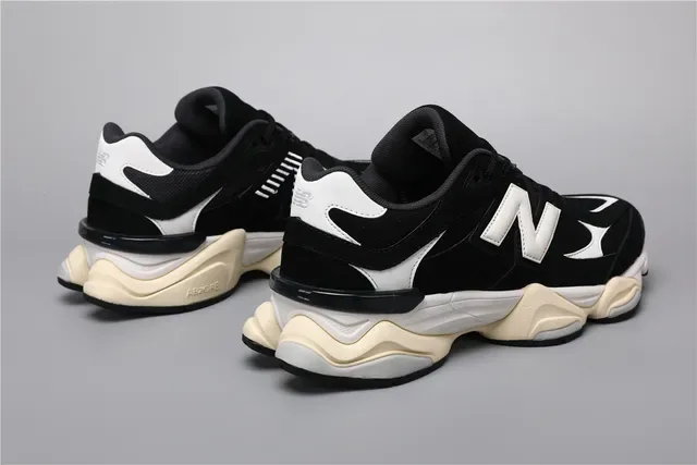 New Balance 9060 Noir Blanc Crème Lifestyle Sneakers 3