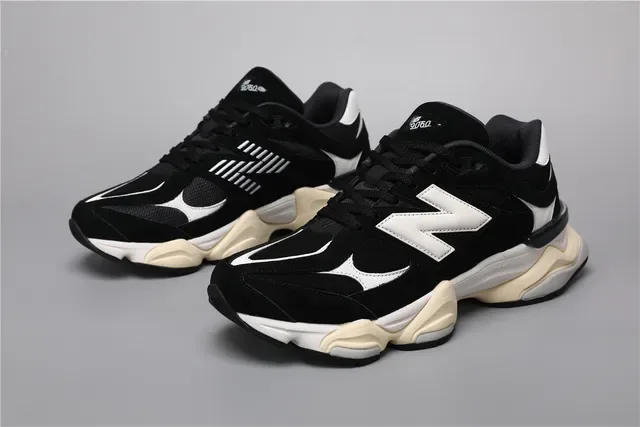 New Balance 9060 Noir Blanc Crème Lifestyle Sneakers 5