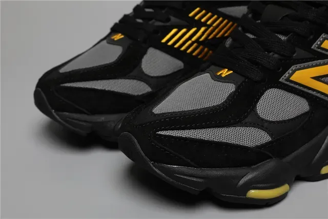 New Balance 9060 أحذية رياضية سوداء وصفراء للأسلوب الحياتي 4