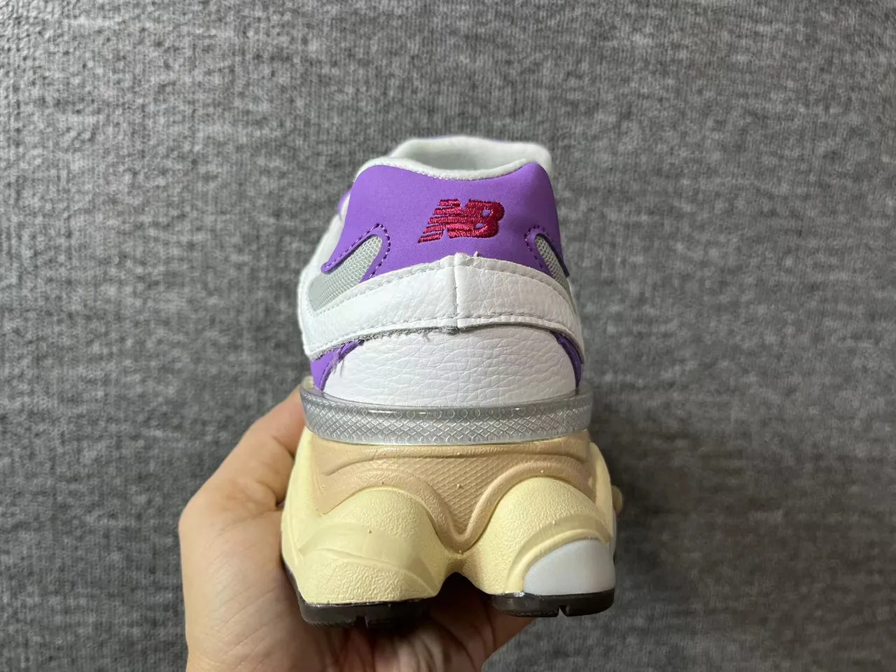New Balance 9060 branco roxo bordo tênis de sola grossa 2
