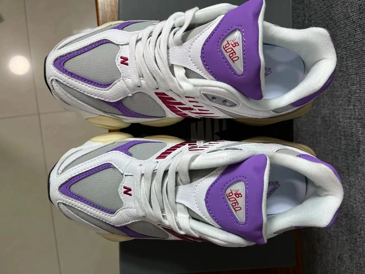 New Balance 9060 branco roxo bordo tênis de sola grossa 3