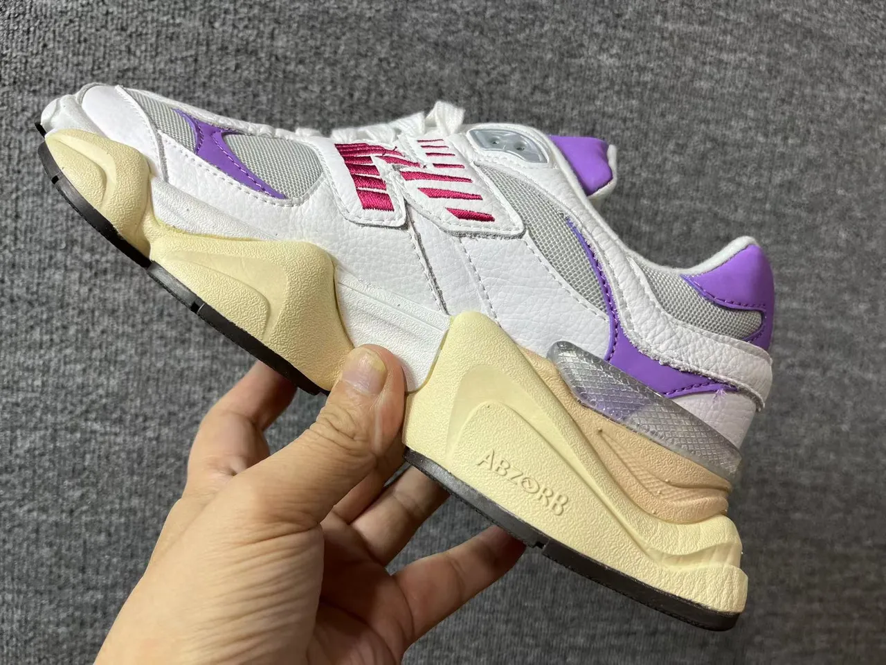 New Balance 9060 branco roxo bordo tênis de sola grossa 4