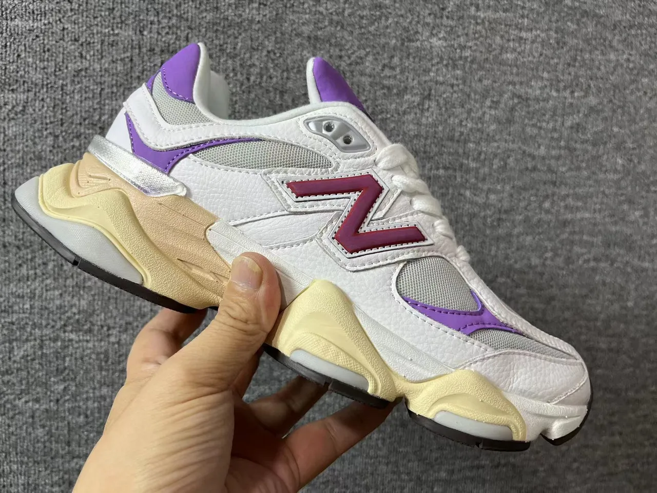 New Balance 9060 branco roxo bordo tênis de sola grossa 5