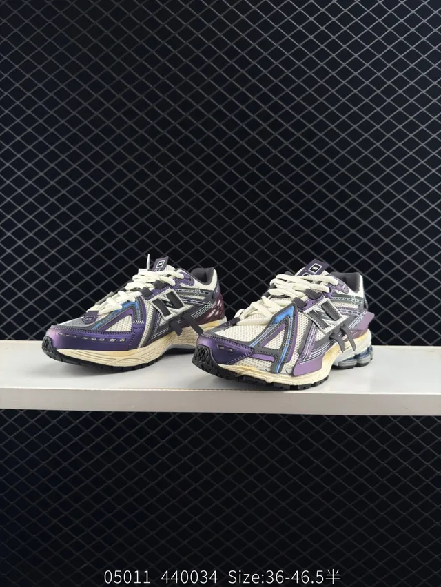 New Balance 906A Sneakers chunky violet beige avec overlays mailles multicouches et synthétiques semelle intermédiaire empilée 3
