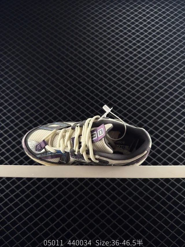 New Balance 906A Sneakers chunky violet beige avec overlays mailles multicouches et synthétiques semelle intermédiaire empilée 5
