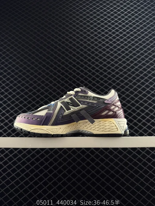 New Balance 906A Sneakers chunky violet beige avec overlays mailles multicouches et synthétiques semelle intermédiaire empilée 6