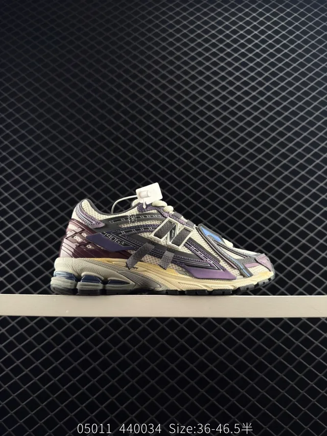 New Balance 906A Sneakers chunky violet beige avec overlays mailles multicouches et synthétiques semelle intermédiaire empilée 7