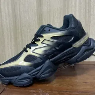 New Balance Zapatillas Chunky Negro Dorado Suela Esculturada Overlay Gradiente Metálico