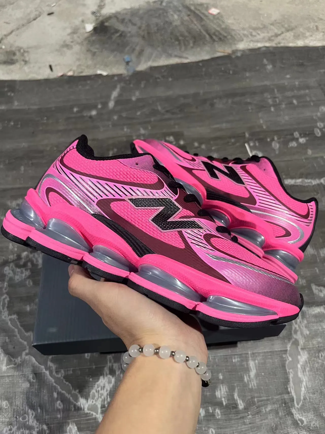 New Balance Noir Gris Podos de semelle intermédiaire segmentés transparents Supérieur en maille synthétique en couches Sneakers lifestyle 12