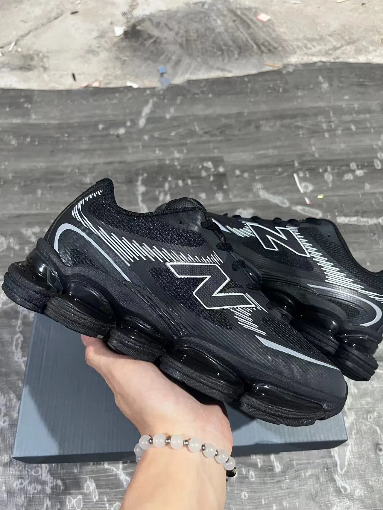 New Balance Noir Gris Podos de semelle intermédiaire segmentés transparents Supérieur en maille synthétique en couches Sneakers lifestyle 22