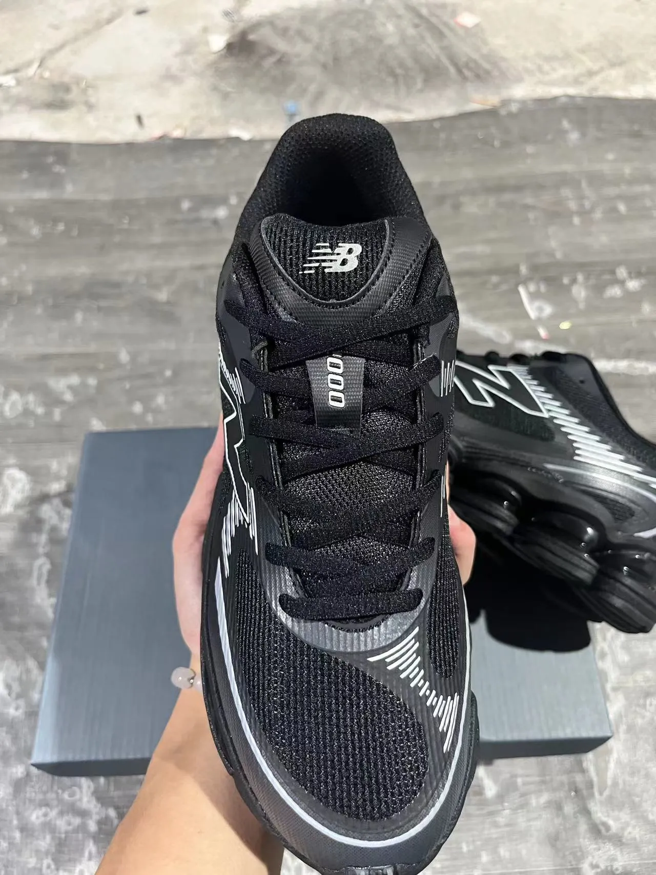 New Balance Noir Gris Podos de semelle intermédiaire segmentés transparents Supérieur en maille synthétique en couches Sneakers lifestyle 24