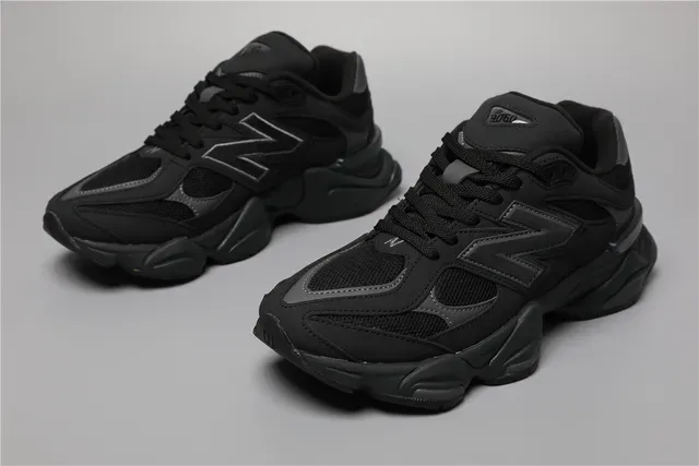 New Balance Chaussures Lifestyle Semelle Chunky Sculptée Noire Monocromatique 5