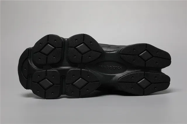 New Balance Chaussures Lifestyle Semelle Chunky Sculptée Noire Monocromatique 6