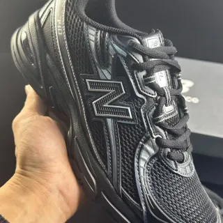New Balance Black Silver Chunky Midsole Mesh And Synthetic Overlay Construction Lifestyle Sneakers