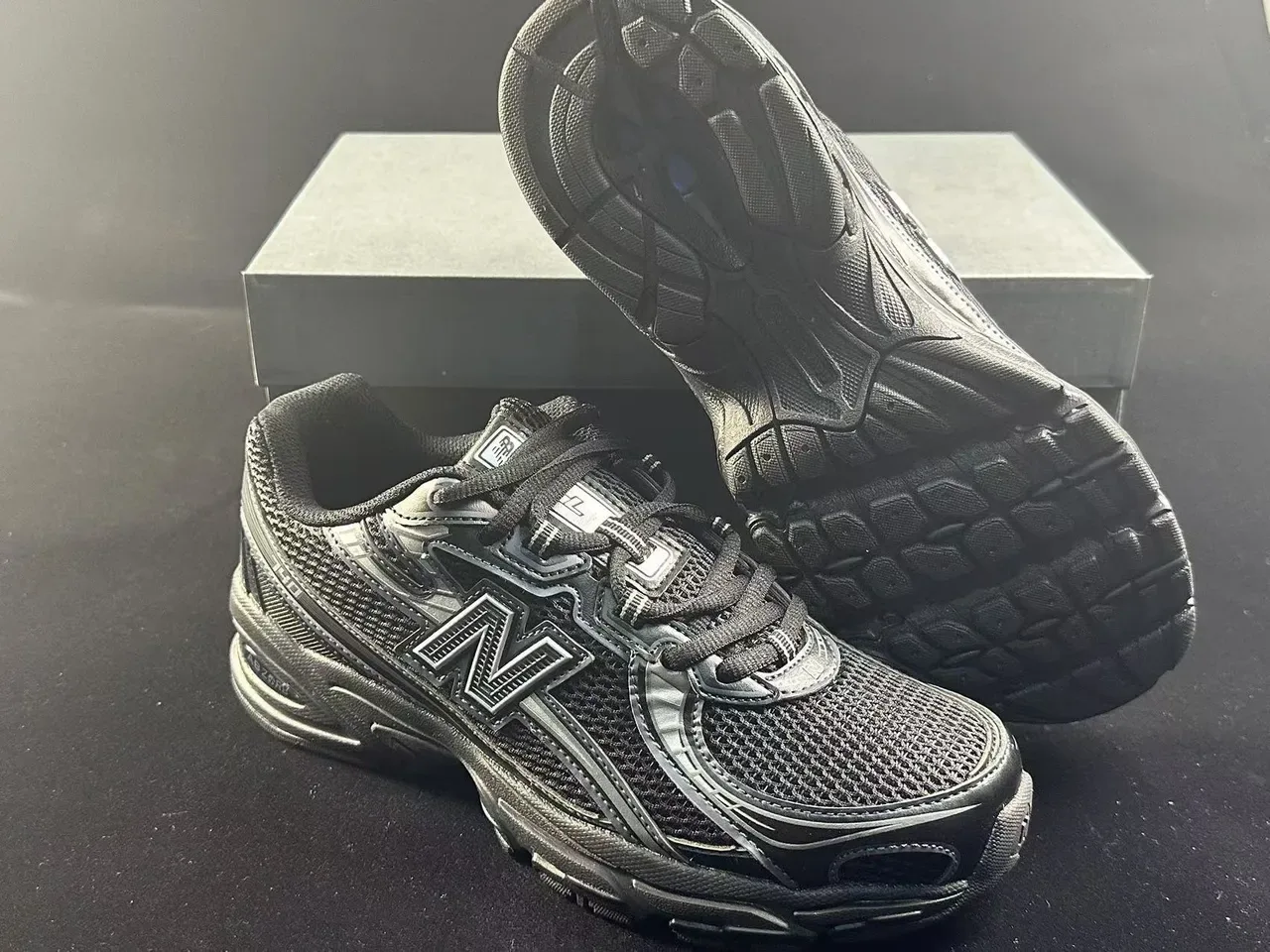 New Balance Black Silver Chunky Midsole Mesh And Synthetic Overlay Construction Lifestyle Sneakers 4