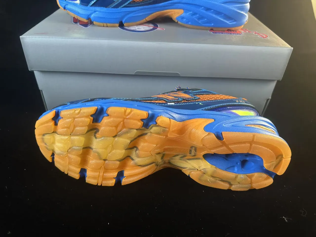 New Balance Tênis Chunky com Solado Intermediário Azul Laranja, Upper de Malha Honeycomb 3