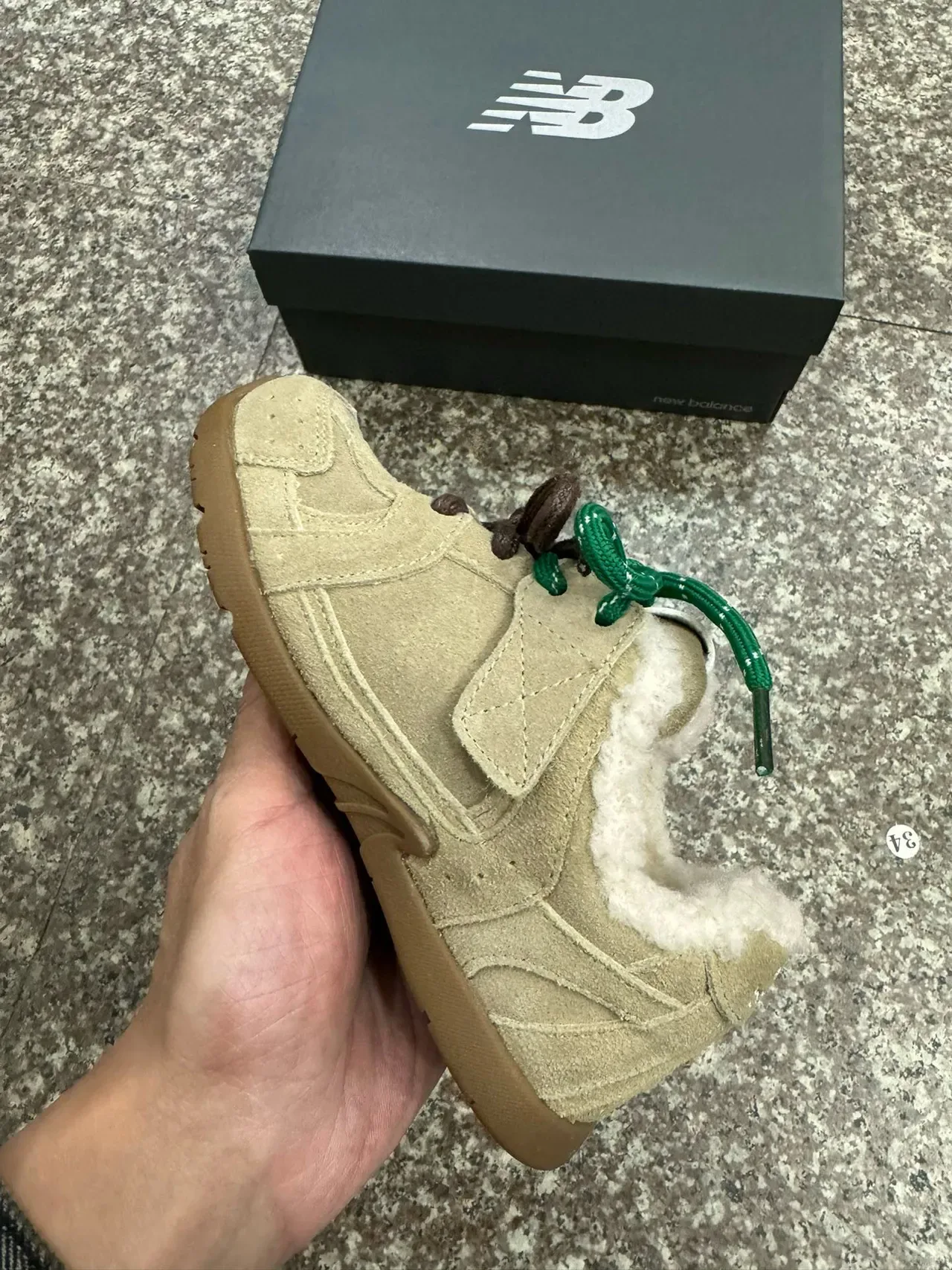 New Balance Chaussures Lifestyle Marron Beige en daim supérieur avec col doublé en peau de mouton 7