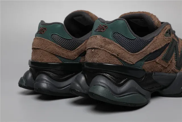 New Balance Tênis Lifestyle Marrom Verde Sola Chunky Multicamadas Couro de Veludo e Malha 2