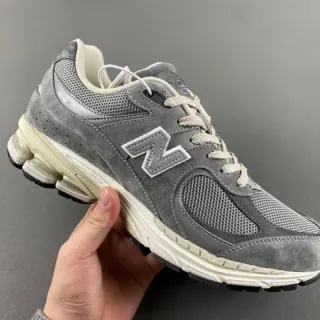 New Balance Zapatos Lifestyle Gris Beige de Ante y Malla con Amortiguación Visible ABZORB en el Talón