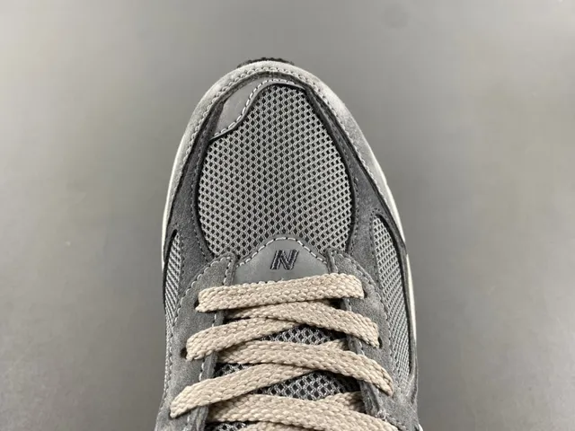 New Balance Tênis Lifestyle Cinza Bege de Suede e Malha com Amortecimento Visível ABZORB no Calcanhar 5
