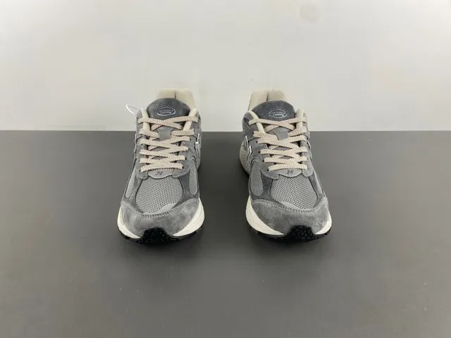 New Balance Tênis Lifestyle Cinza Bege de Suede e Malha com Amortecimento Visível ABZORB no Calcanhar 10