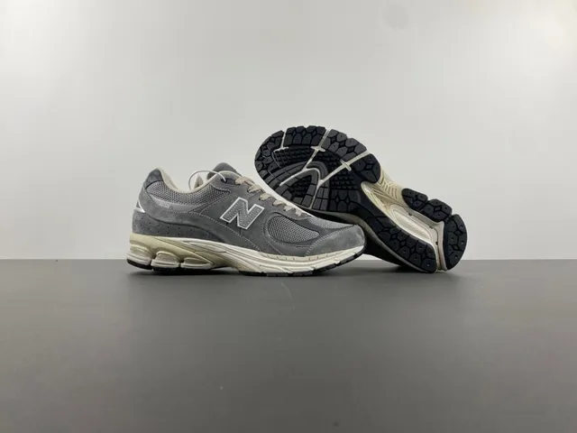 New Balance Tênis Lifestyle Cinza Bege de Suede e Malha com Amortecimento Visível ABZORB no Calcanhar 11