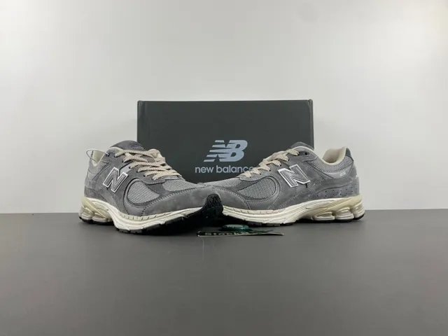 New Balance Tênis Lifestyle Cinza Bege de Suede e Malha com Amortecimento Visível ABZORB no Calcanhar 12