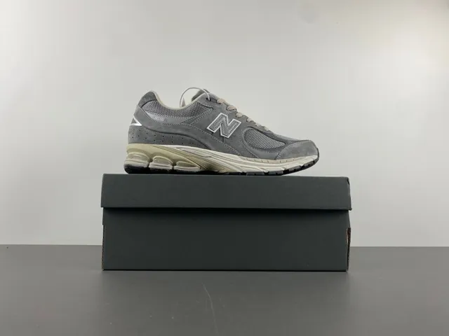 New Balance Tênis Lifestyle Cinza Bege de Suede e Malha com Amortecimento Visível ABZORB no Calcanhar 14