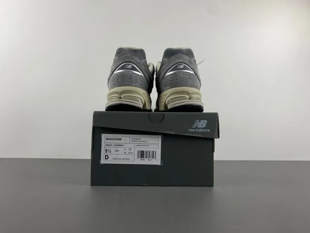 New Balance Tênis Lifestyle Cinza Bege de Suede e Malha com Amortecimento Visível ABZORB no Calcanhar 16
