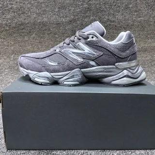 New Balance Gris Argent Monochromatique Métallique 'N' Logo Sneakers Chunky