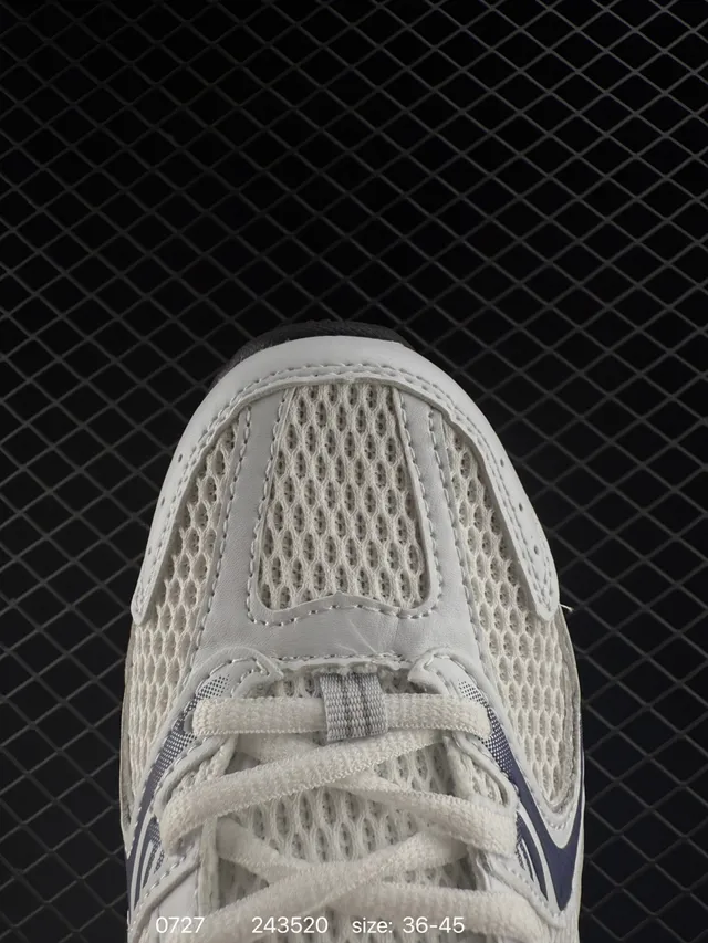 New Balance MR530 sneakers chunky blanches et navy 2