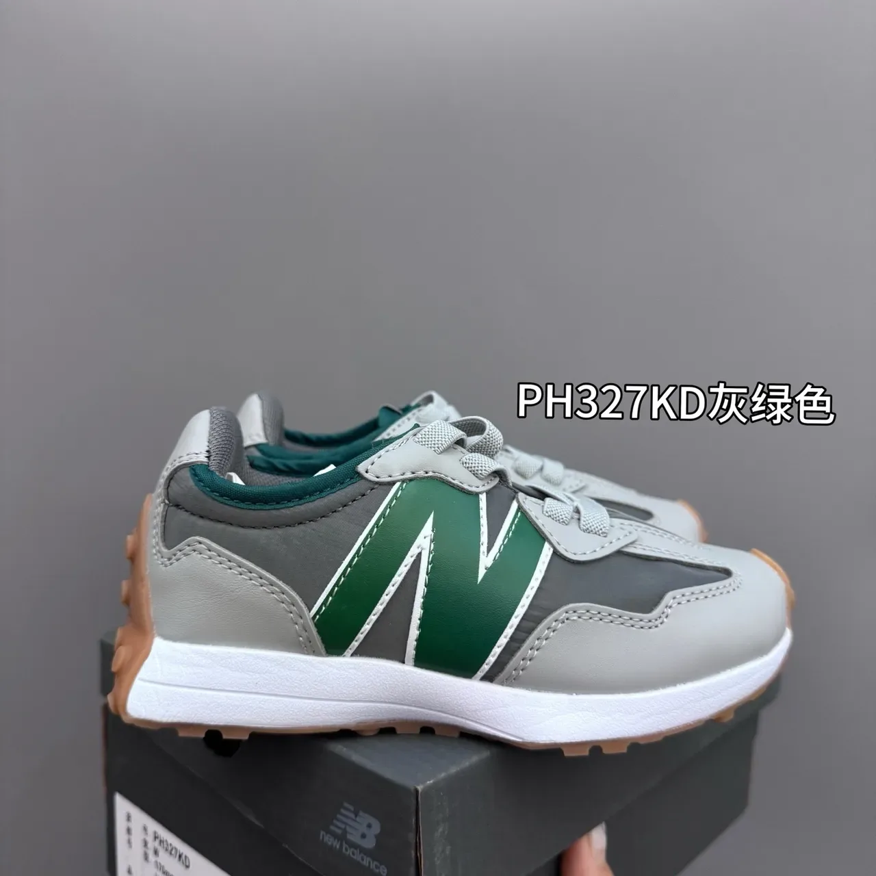 New Balance Sneakers lifestyle rose gris à collet bas et tige multicouche 4