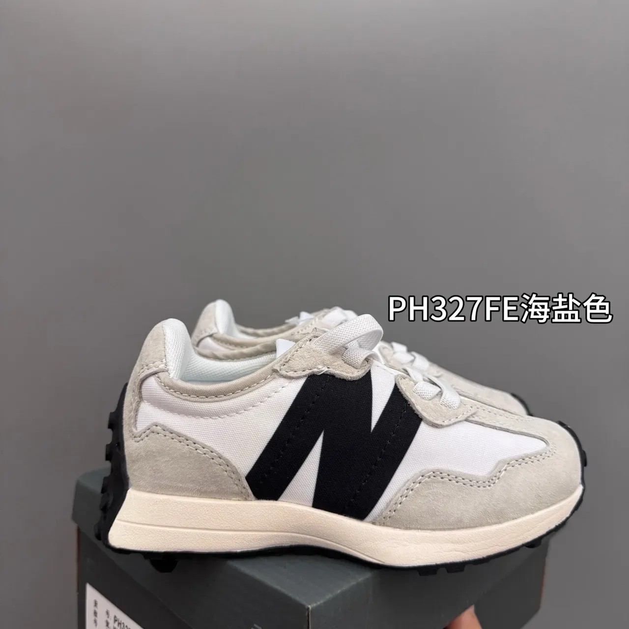 New Balance Sneakers lifestyle rose gris à collet bas et tige multicouche 9